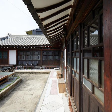 Bonghwangjae Hanok Guesthouse Gongju المظهر الخارجي الصورة